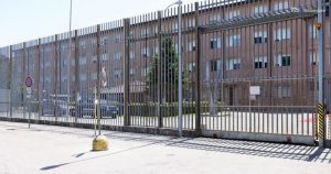 Detenuto si toglie la vita in carcere a Como