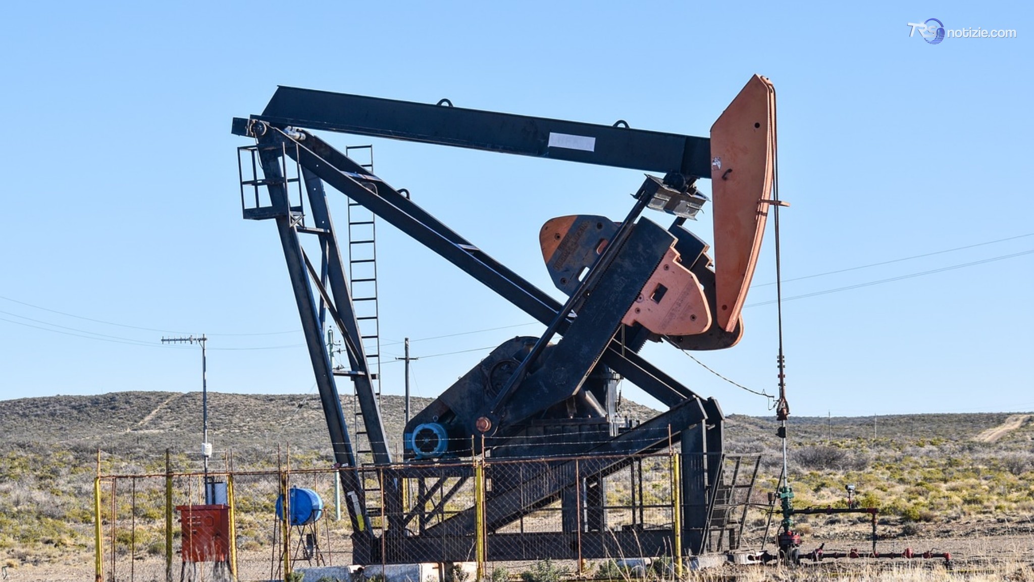 Il petrolio cala, aumentano gas e oro