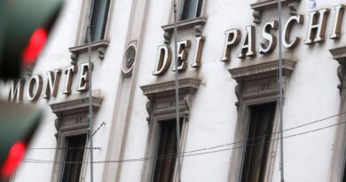 Monte dei Paschi sfida Intesa, "un polo da 70 miliardi con Bpm e Banca Generali"