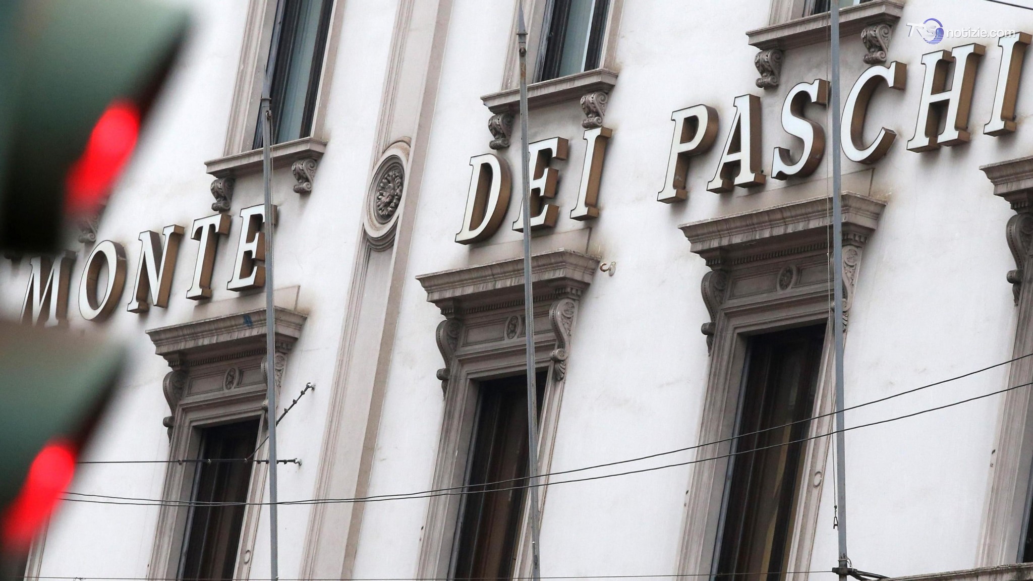 Monte dei Paschi sfida Intesa, "un polo da 70 miliardi con Bpm e Banca Generali"