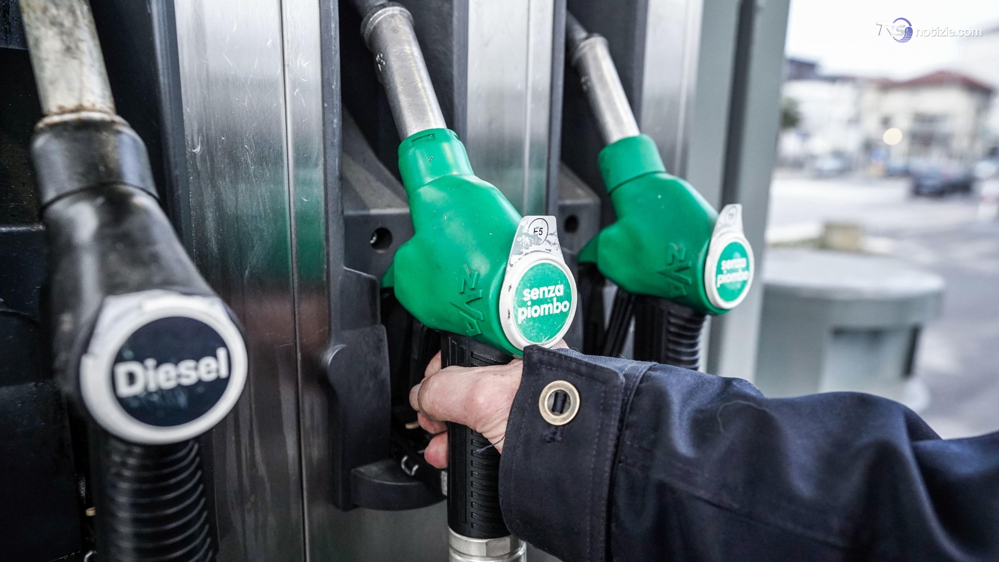 Caro carburante +21% dall’estate scorsa