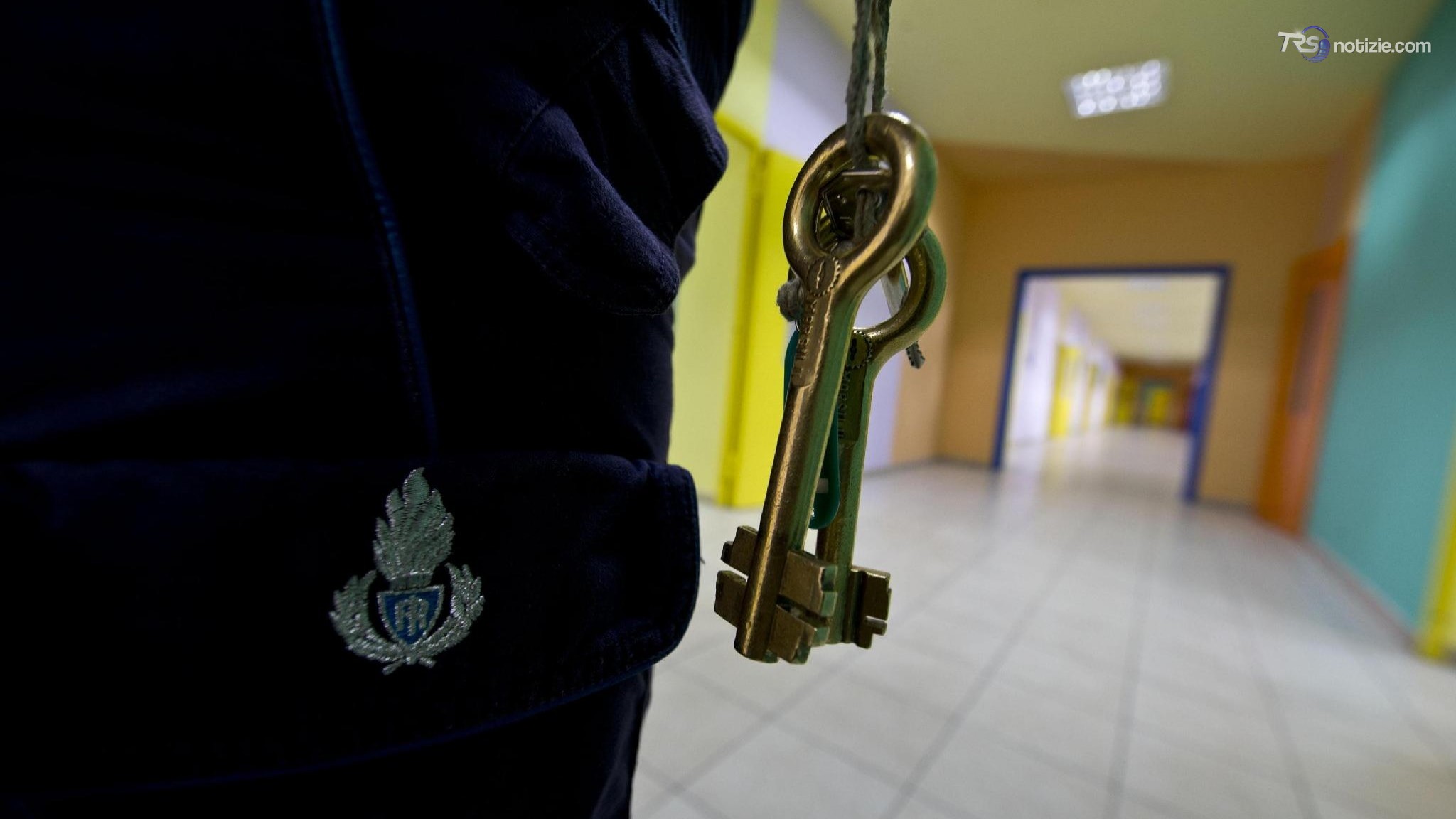 Abusi e torture su dodici minorenni reclusi a Casal del marmo, sospesi 3 agenti della penitenziaria