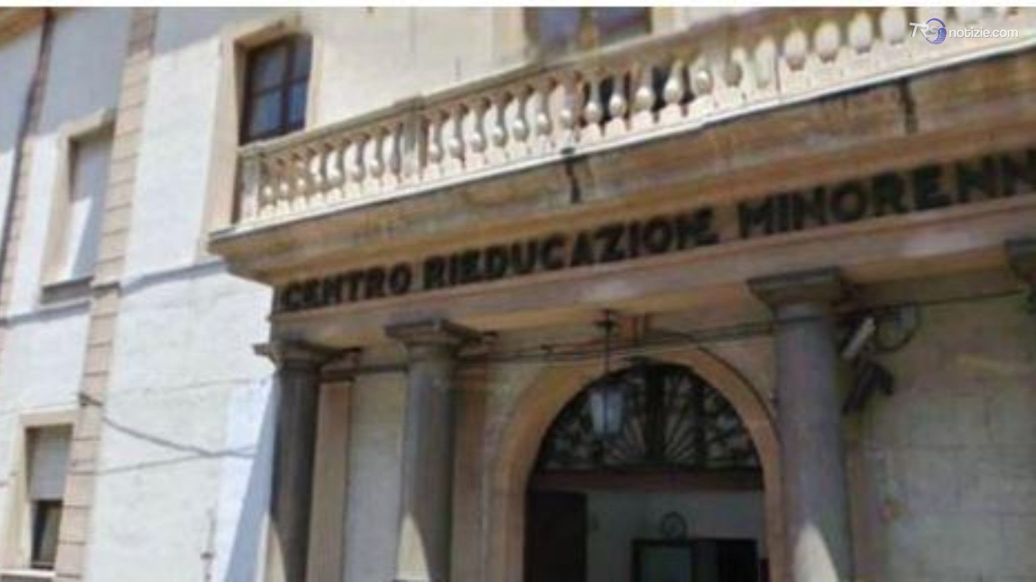 Fiamme al carcere minorile Malaspina, nove intossicati