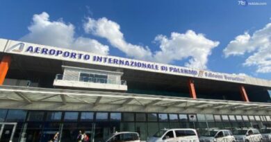 Eruzione Etna, disagi all'aeroporto Falcone Borsellino