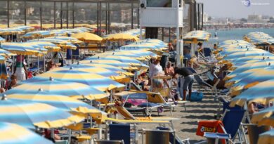 Caro ombrellone, questa estate per la spiaggia spenderemo 228 euro a settimana