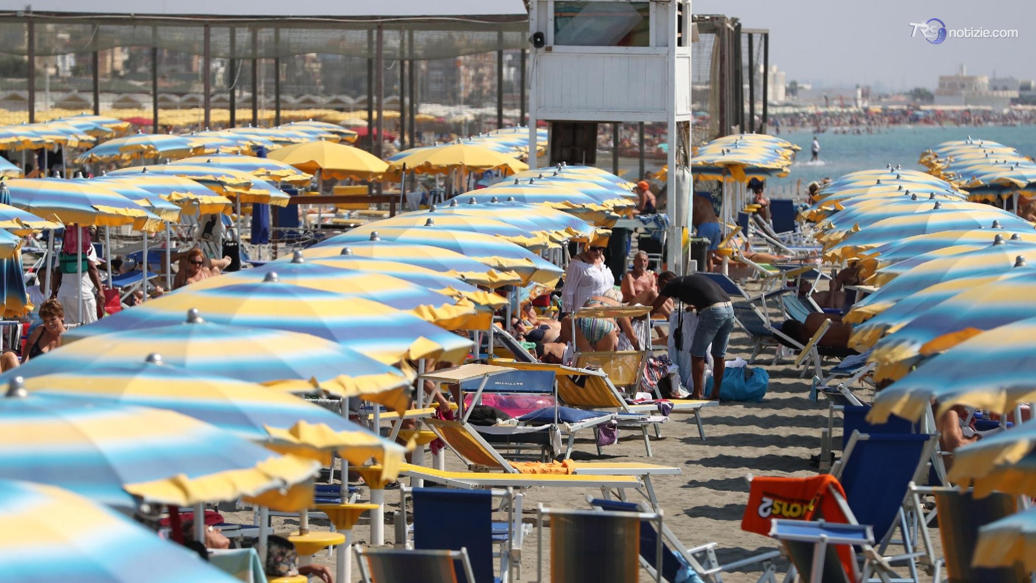Caro ombrellone, questa estate per la spiaggia spenderemo 228 euro a settimana