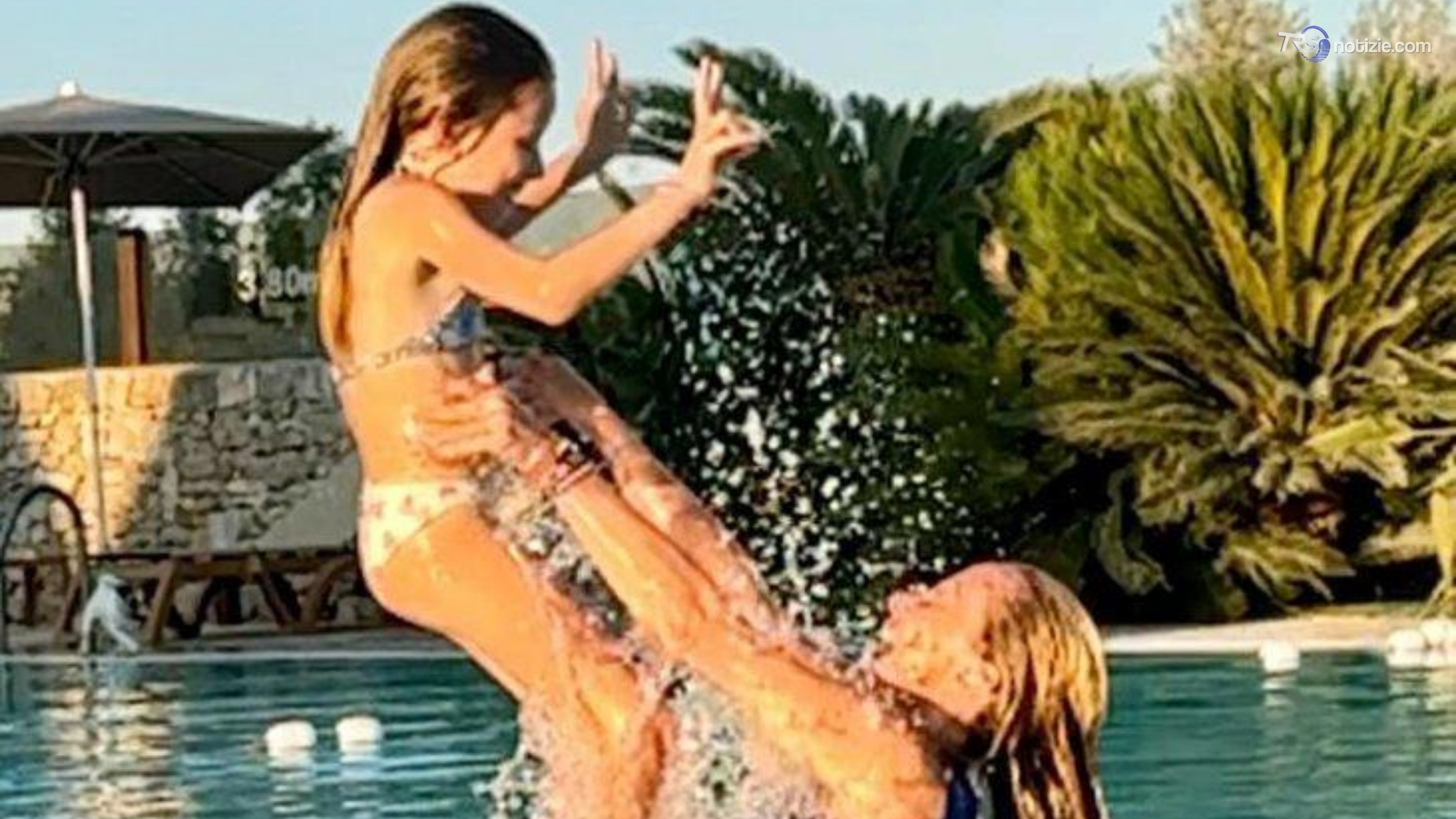 Per Giorgia Meloni qualche giorno di vacanza alla Maddalena insieme alla figlia Ginevra