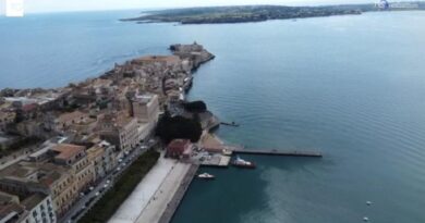 Hashish e smartphone fuori dal carcere, due arresti