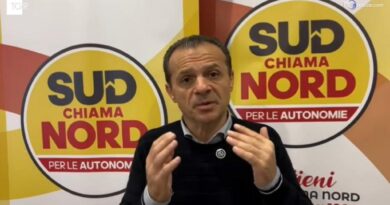 Gli ammiccamenti di Cateno De Luca ai due poli, chiusure da destra e sinistra