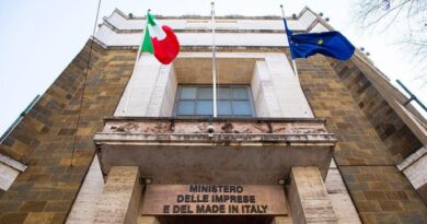 Ex Ilva, sindacati delusi dall'incontro al Mimit: Urso assente