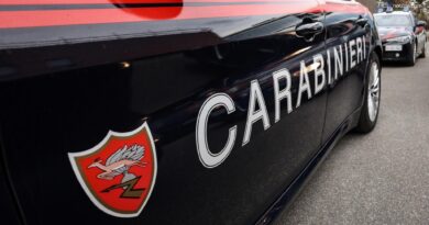Napoli: 12enne accoltellato, si cerca un ragazzo della stessa età