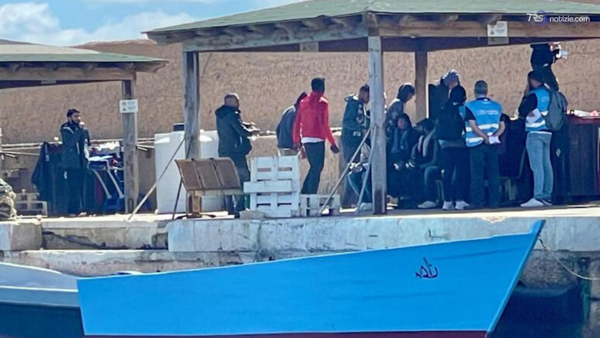 Lampedusa, 100 migranti giunti sull'isola