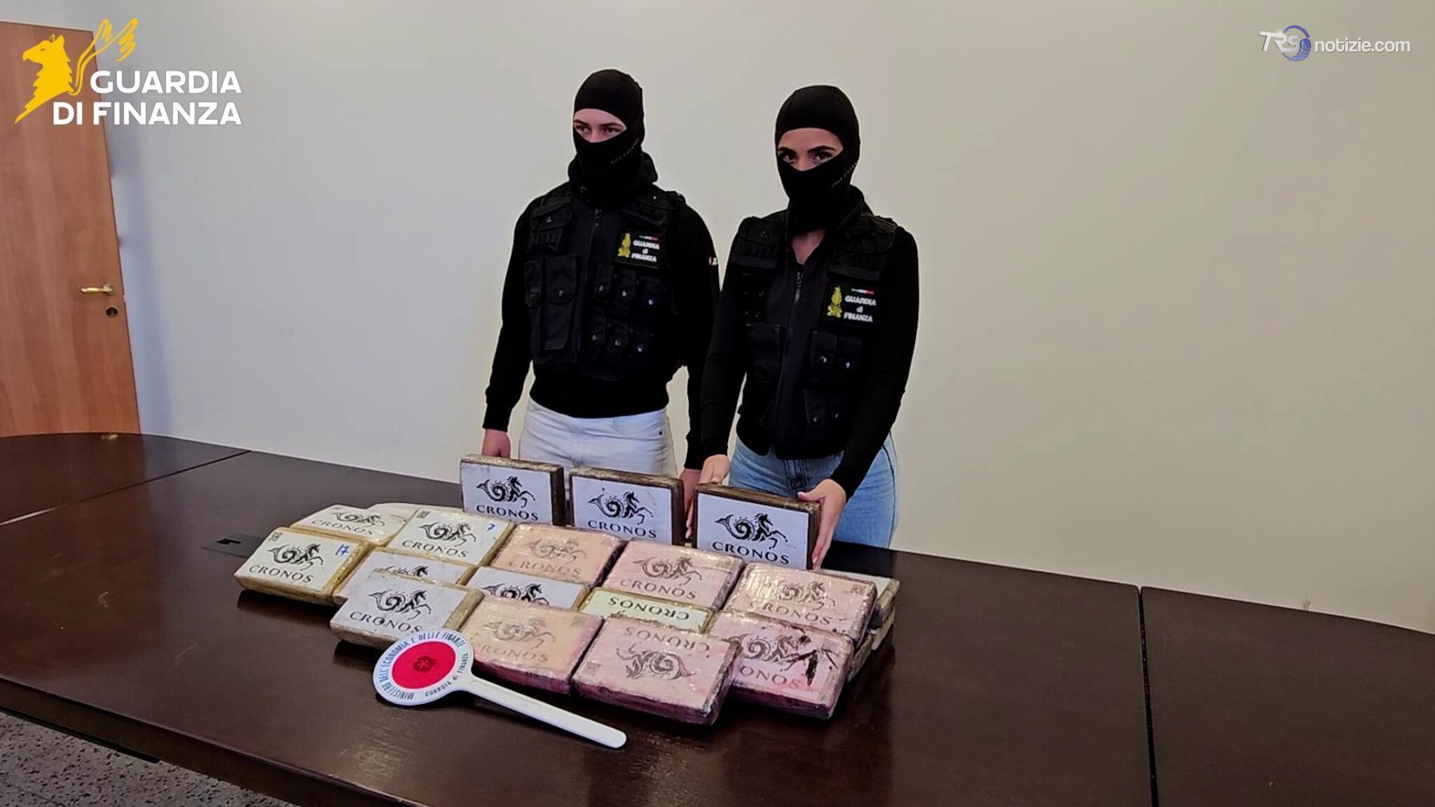 Sopresi con 11 chili di cocaina in casa, due arresti a Ispica