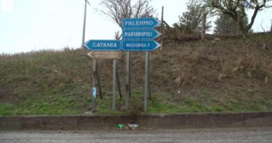 Incendi, la strada statale 121 "Catanese" è temporaneamente chiusa al traffico