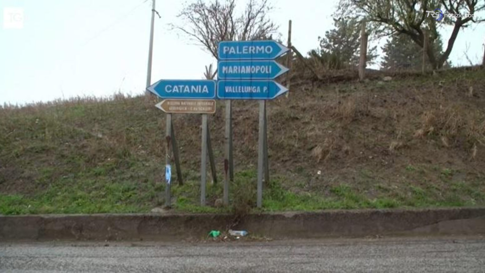 Incendi, la strada statale 121 "Catanese" è temporaneamente chiusa al traffico