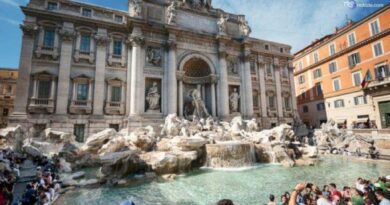 Da oggi ticket turistico di due euro per avvicinarsi alla Fontana di Trevi. Ma i romani non pagano