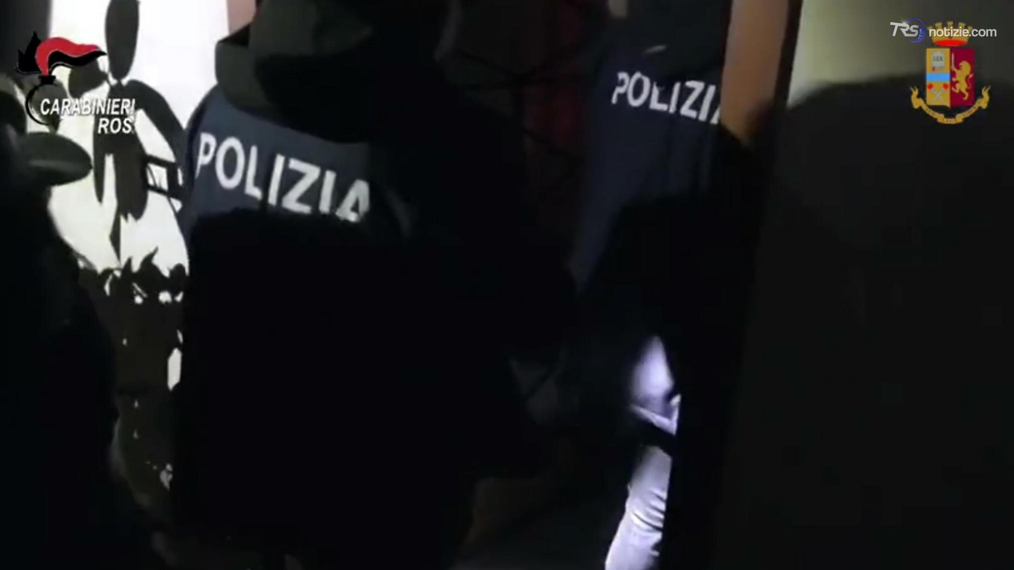Bomba davanti a un negozio a Roma