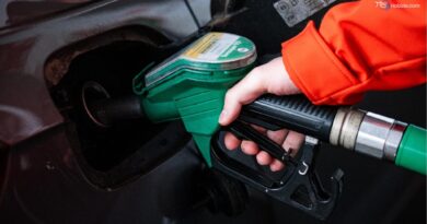 Benzina schizza sopra i 2 euro al litro