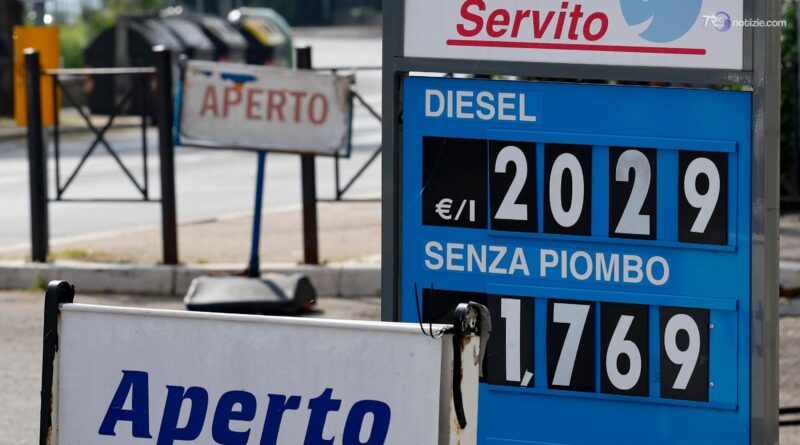Benzina e gasolio da record: in autostrada il diesel "premium" oltre quota 3 euro