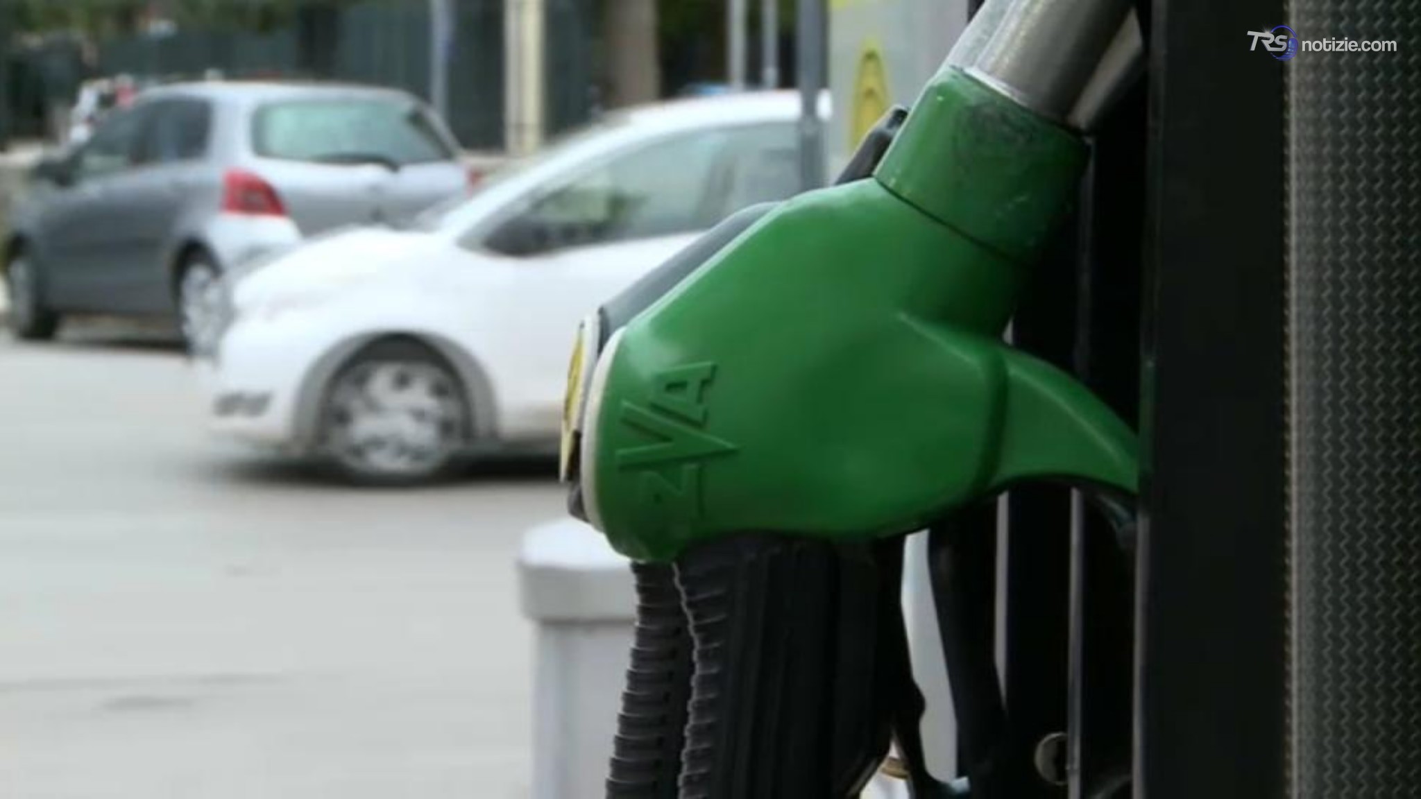 Il gasolio oltre i 2 euro mette in crisi il turismo: 5% di presenze in meno