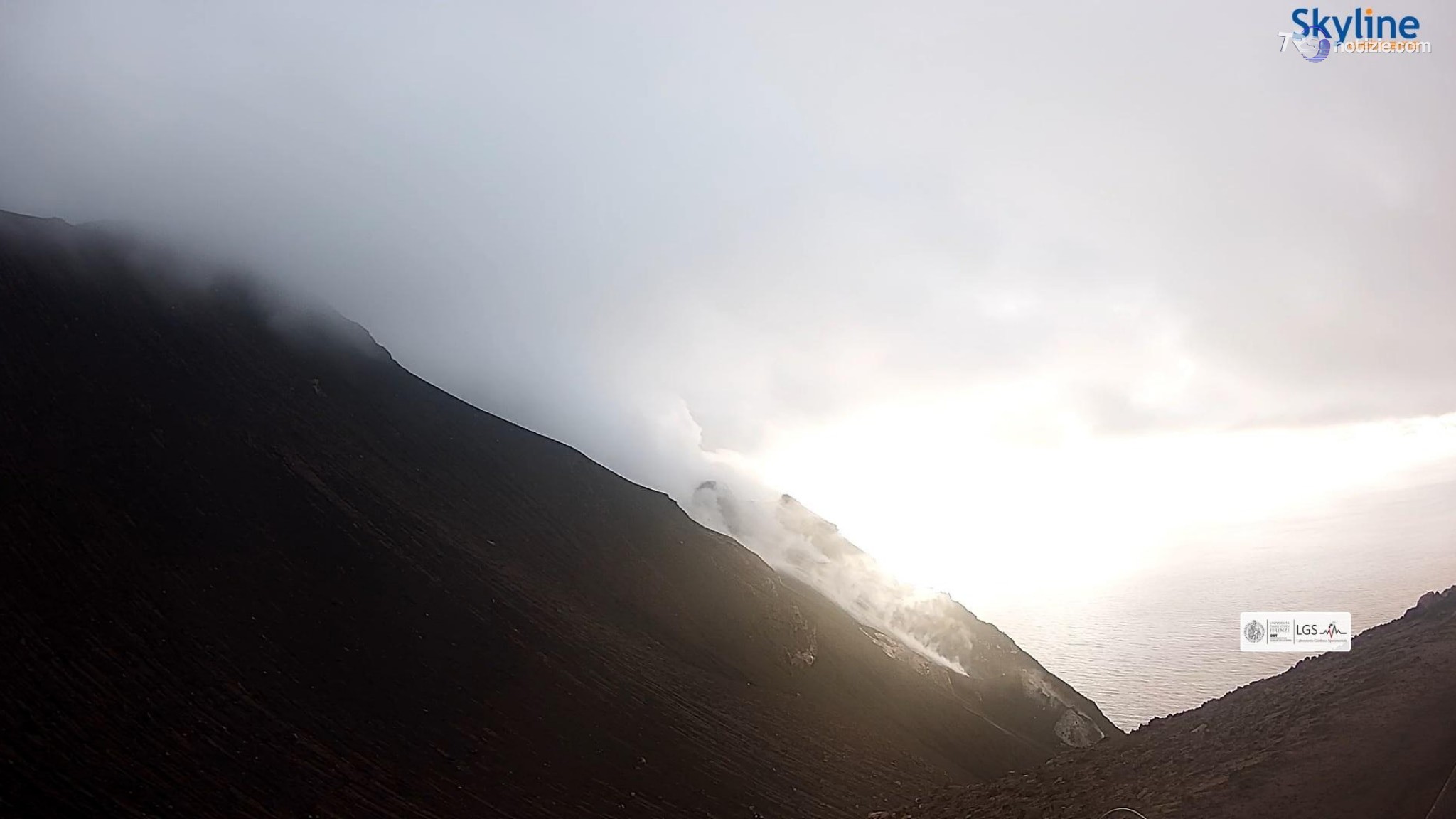 Il risveglio dello Stromboli, nuova colata sulla Sciara del Fuoco