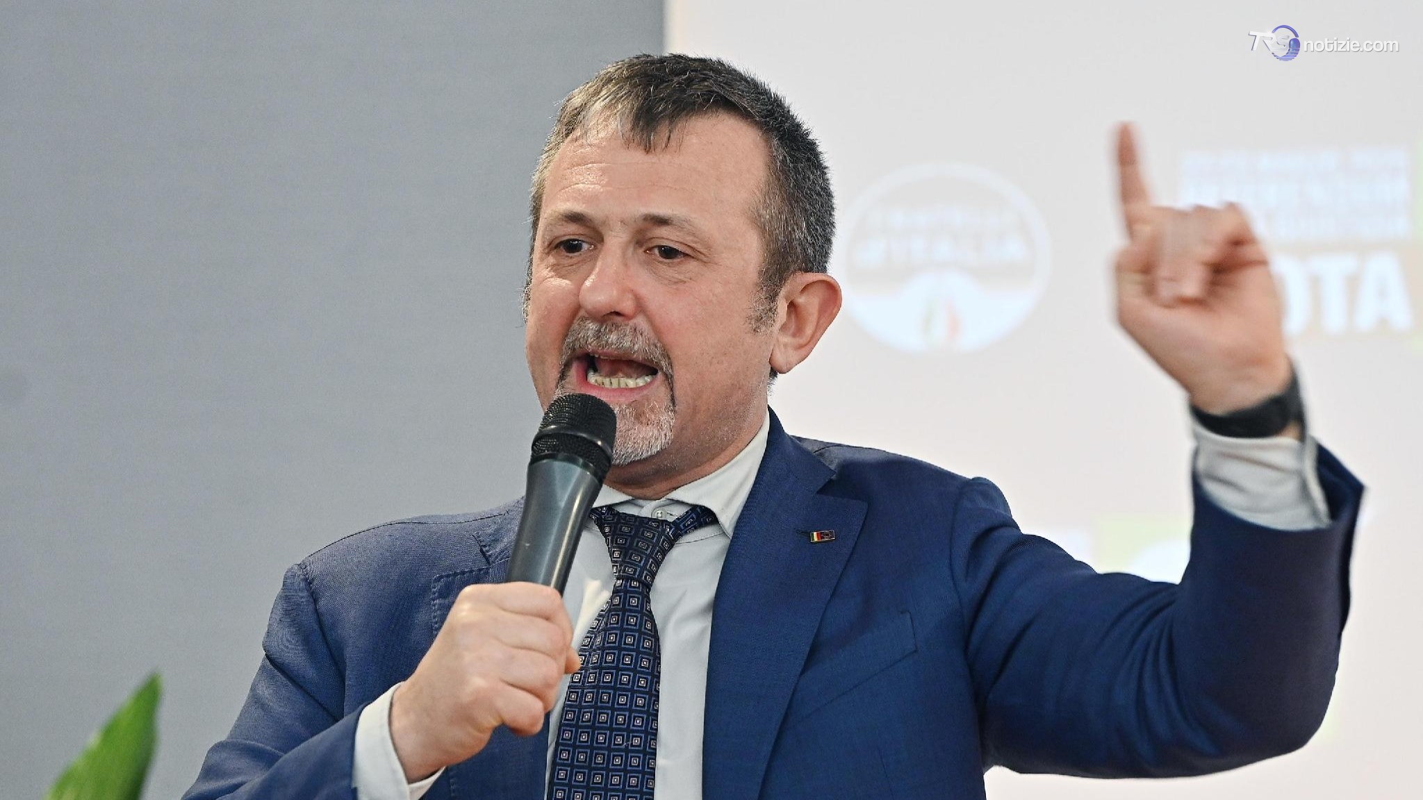 Chat Delmastro, Giunta: si va in Aula
