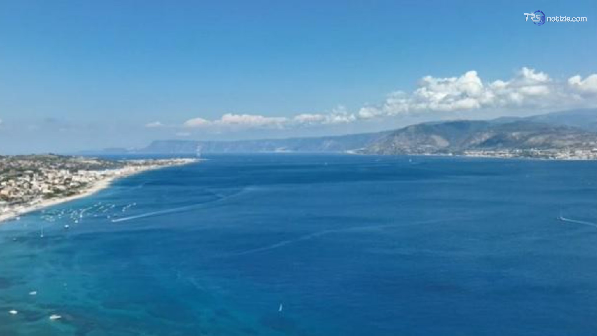 Nave dell'Ispra a caccia di risorse minerarie in Sicilia, rimosse reti fantasma