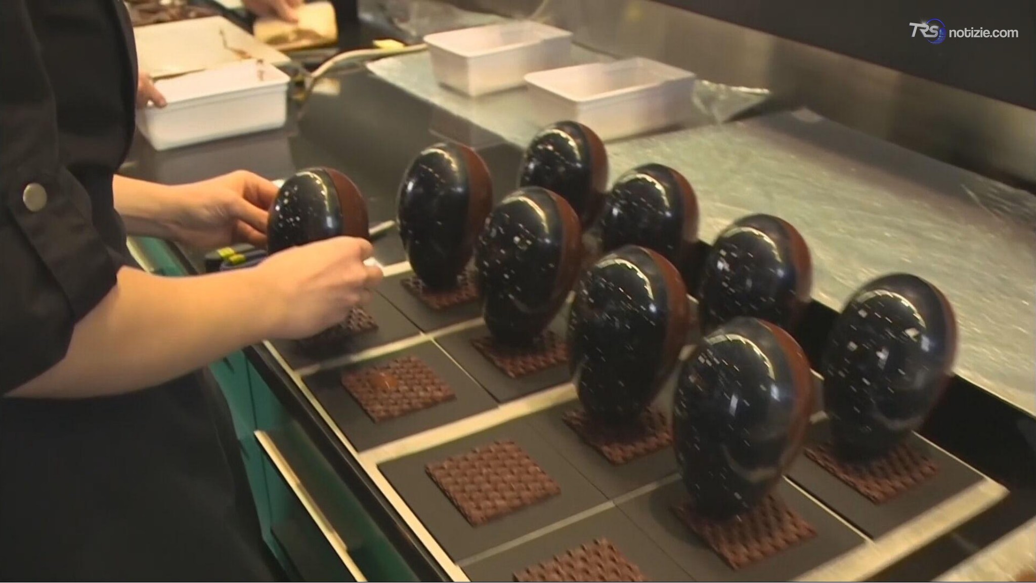 Pasqua 2026 a Parigi: uova d'autore che fondono alta pasticceria e arte