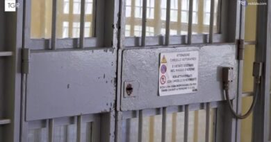 Siracusa, detenuti bloccano una perquisizione con delle forbici trasformate in pugnali