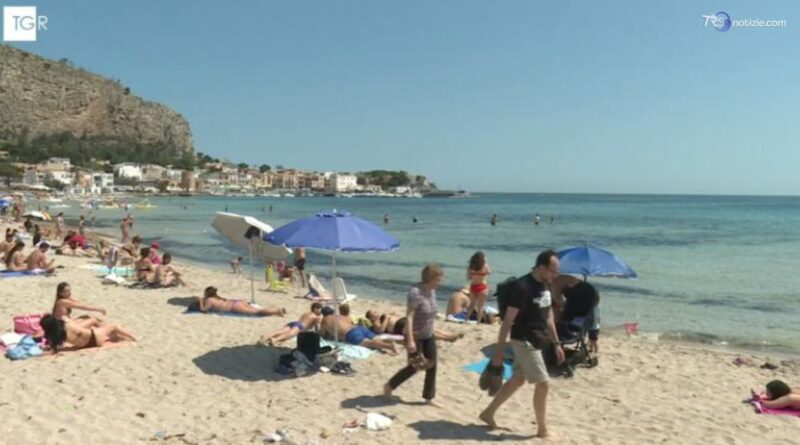 Mare negato a Mondello, sul lato ovest dello Stabilimento