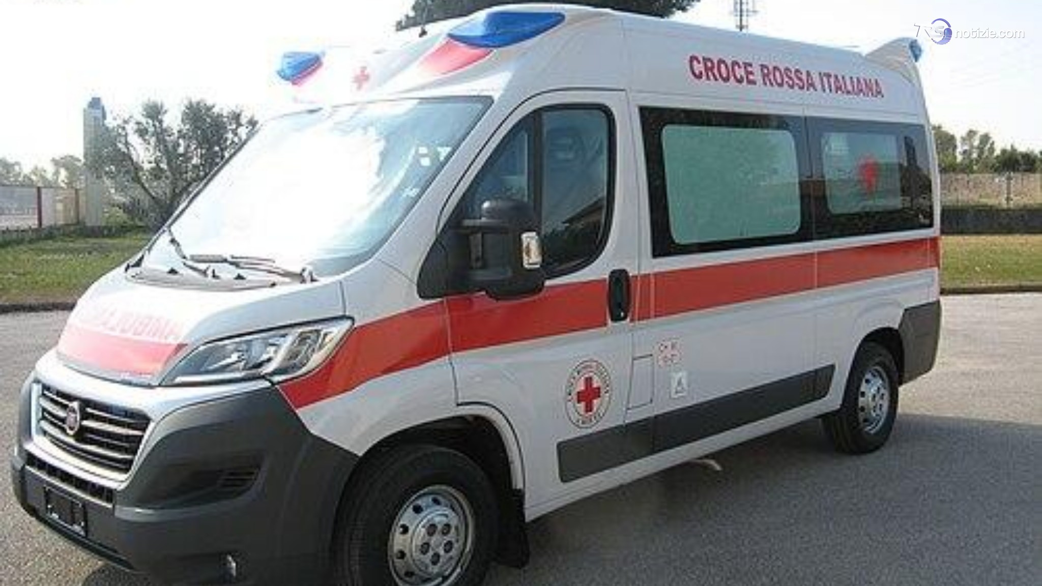 Auto precipita in una scarpata: morto un 40enne