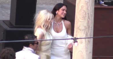 Festa di nozze a Palermo per Dua Lipa e Callum Turner: gli sposi accolgono gli ospiti