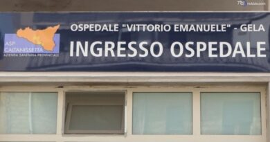Ferragosto davanti all'ospedale di Gela per protesta