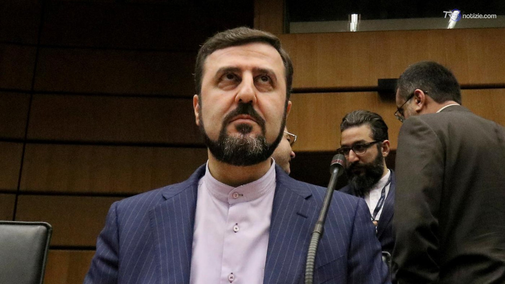 Iran:Trump "delirante" su Stretto Hormuz