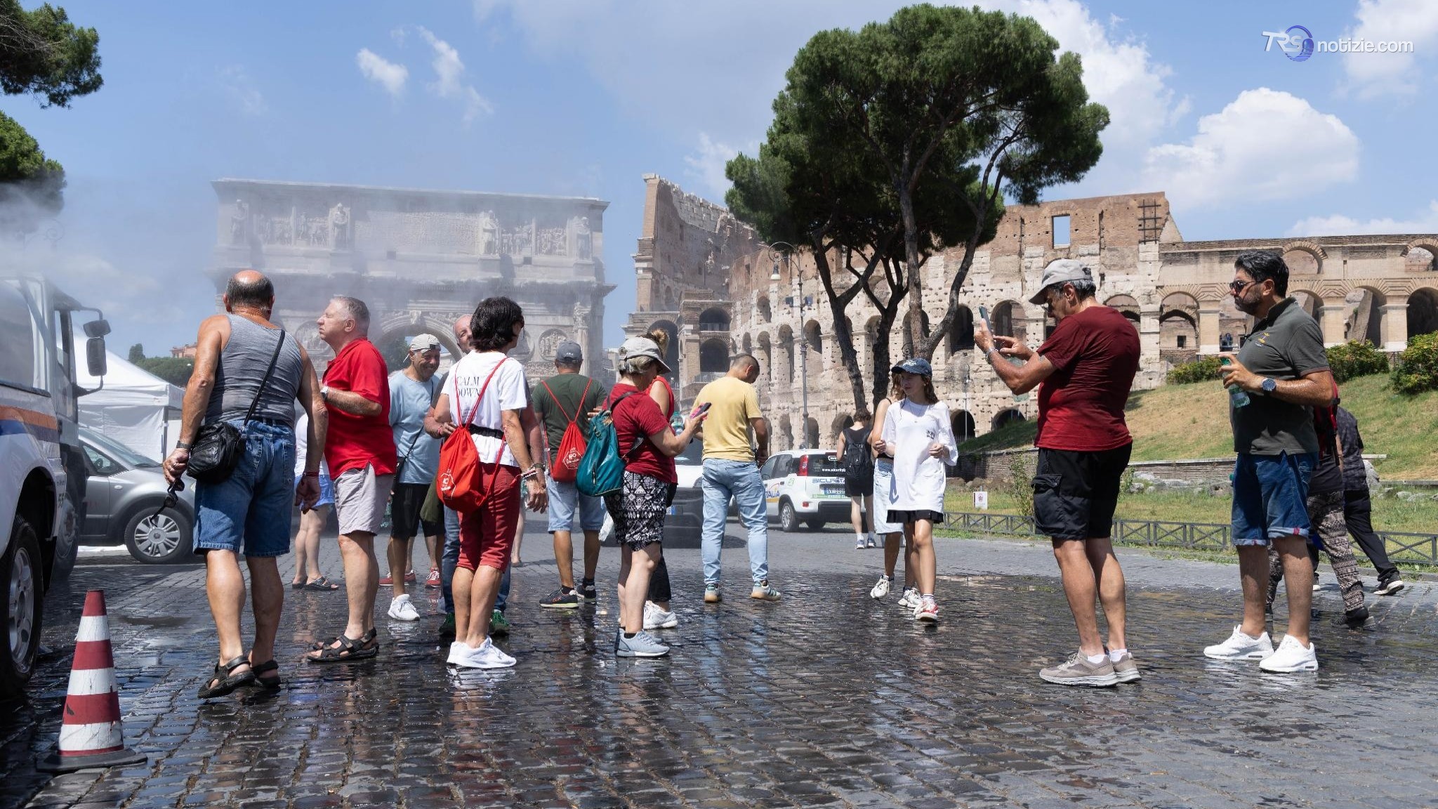 Perchè l'ondata potente di calore che avvolge l'Italia, asfalto a 63 gradi: cosa sta succedendo