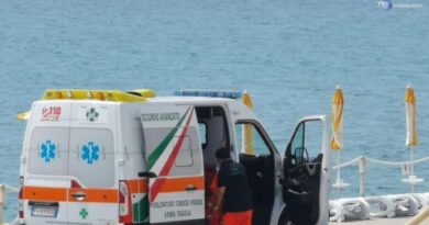 Turista bolognese 19enne muore mentre fa il bagno in Puglia