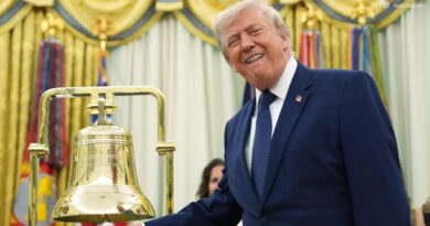 Trump paga i primi rimborsi dei dazi: 100 miliardi di dollari alle imprese importatrici