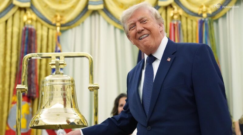 Trump paga i primi rimborsi dei dazi: 100 miliardi di dollari alle imprese importatrici