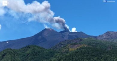 Etna, morto un escursionista colpito da un fulmine sul vulcano: si era spinto nella zona vietata