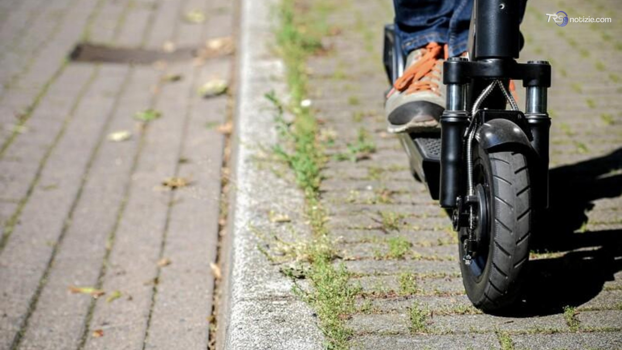 Investe con Suv scippatori a Torino