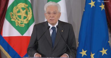 Mattarella: si rispetti dignità migranti