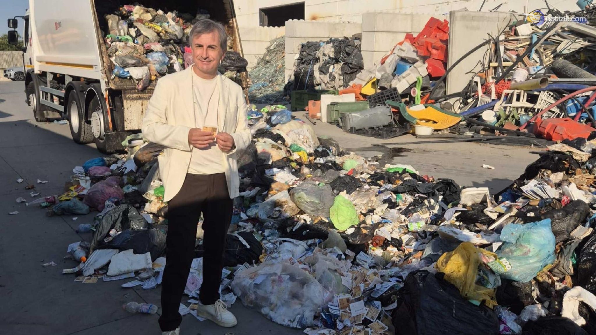 Tra sei tonnellate di rifiuti il biglietto vincente da 1milione di euro
