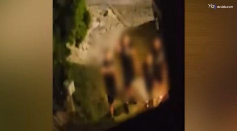 Bulgaria, saluti nazisti davanti all'hotel di un gruppo di ragazzi ebrei italiani