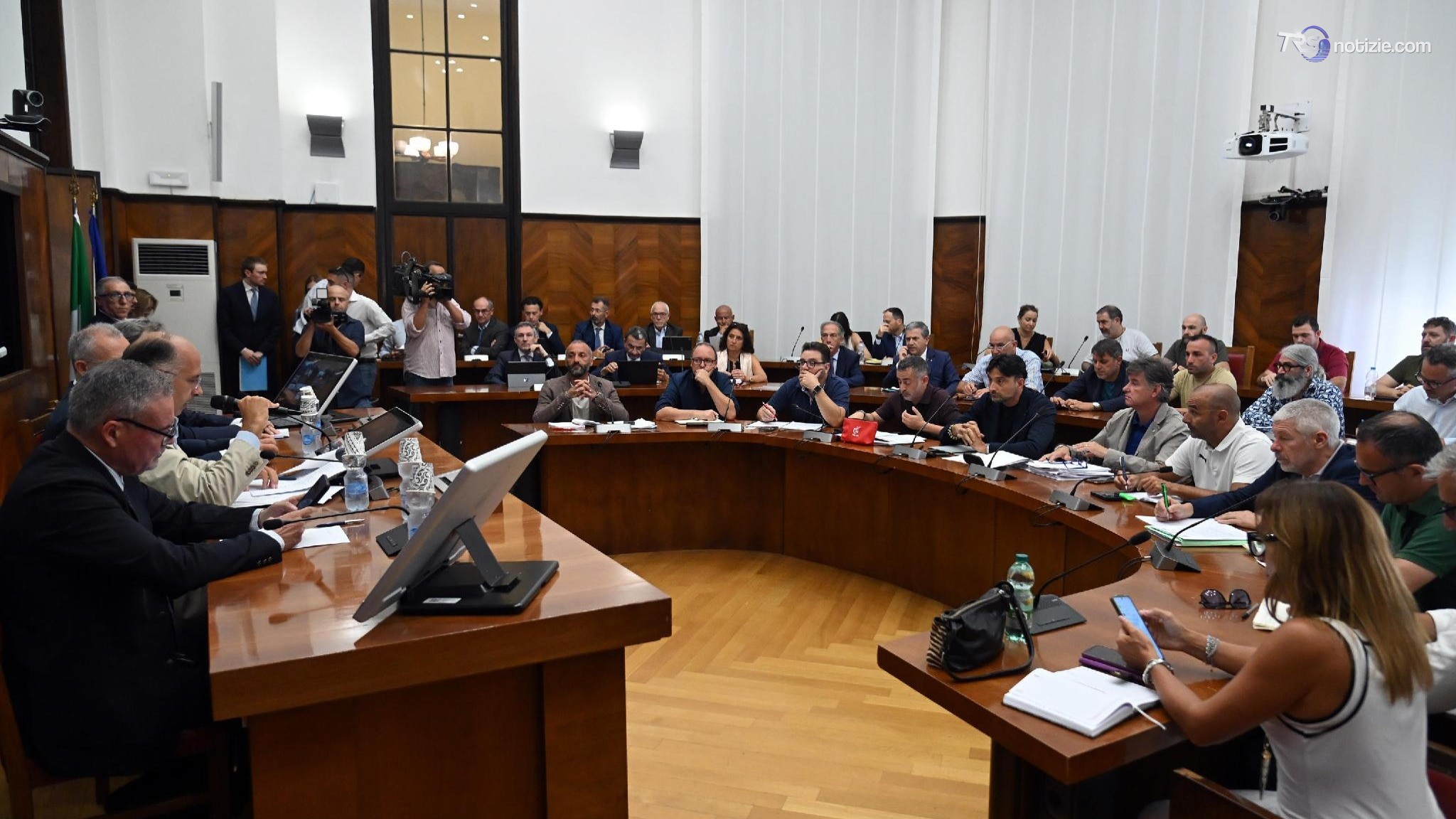 Ex Ilva: Mimit avvia il tavolo interministeriale dopo la sentenza di Milano. Sindacati: Urso assente