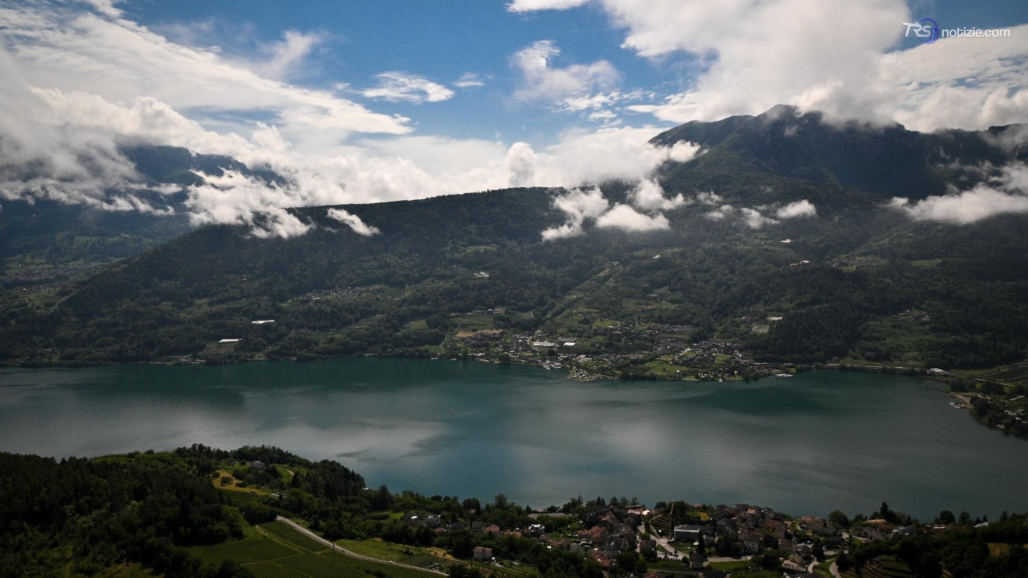 Padre e figlia soccorsi nel lago di Caldonazzo: recuperati a 8 metri di profondità
