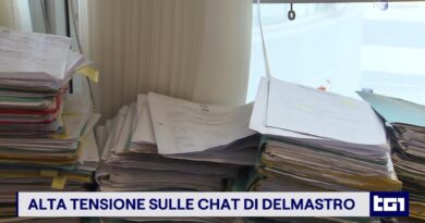 Alta tensione sulle chat di Delmastro