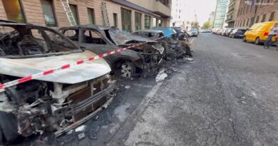 Incendio a Milano vicino alla Stazione, auto carbonizzate. Evacuato anche un albergo