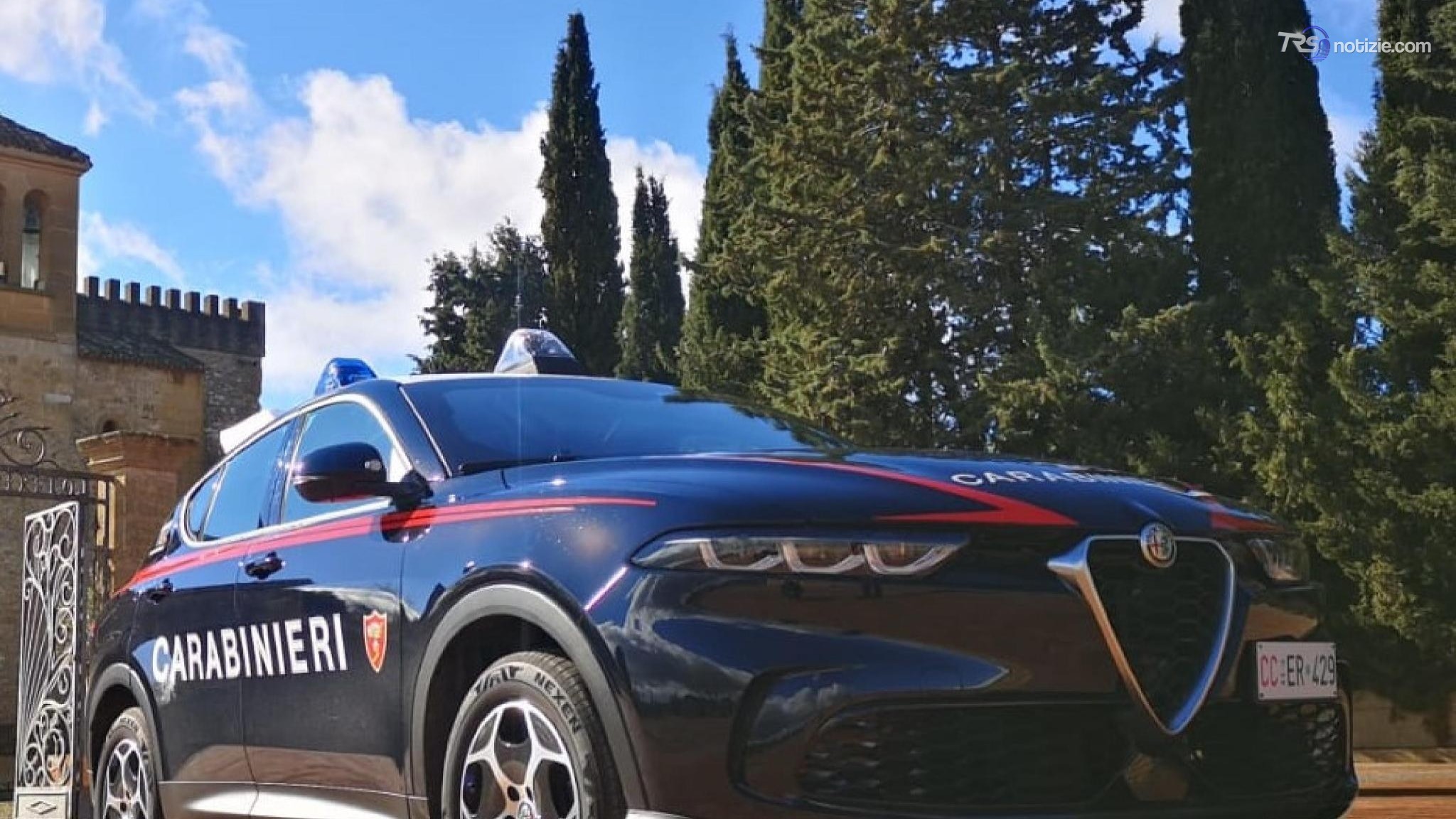 Tenta di strangolare la moglie, arrestato 77enne