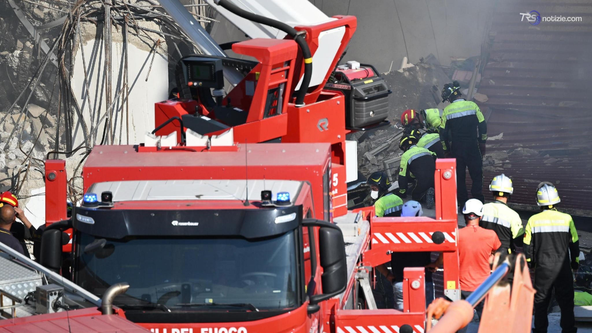 Il tragico crollo di Messina. Le ricerche continuano