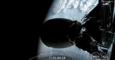 Un pezzo del razzo SpaceX grande come uno scuolabus si schianta sulla Luna